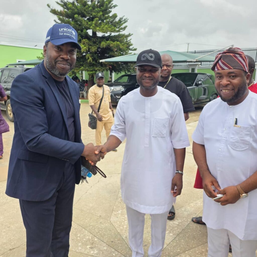 deputy shaking dr eseigbe