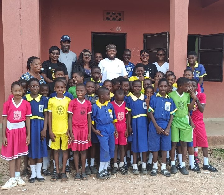 es and kids at ologbosere school